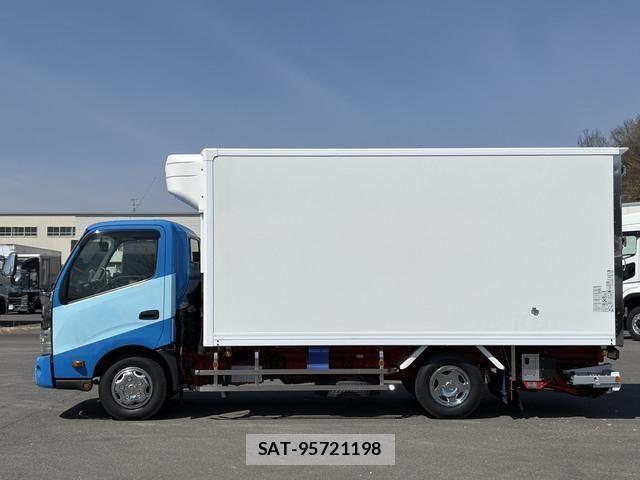 Hino DUTRO 2019-09 6243663-3