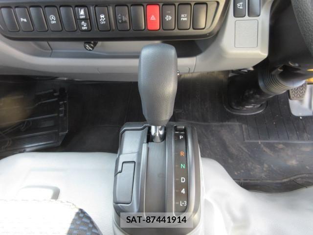 Hino DUTRO 2021-05 6243637-17