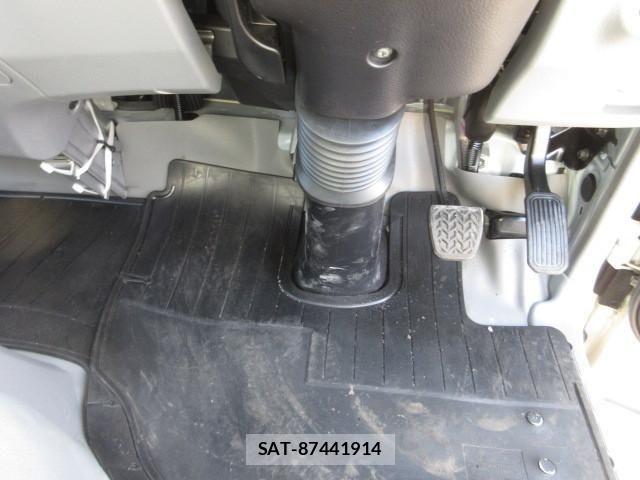 Hino DUTRO 2021-05 6243637-18