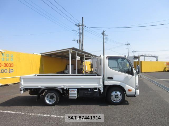 Hino DUTRO 2021-05 6243637-5
