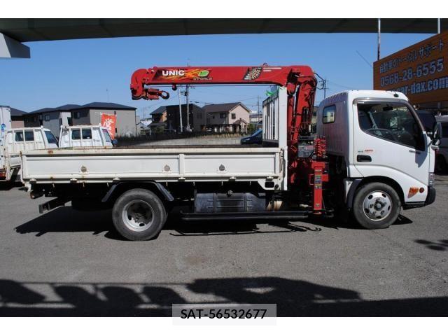 Hino DUTRO 2017-12 6243642-1