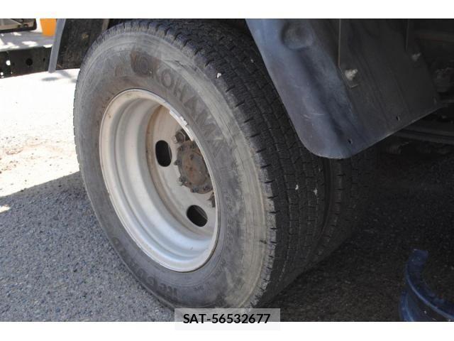 Hino DUTRO 2017-12 6243642-24