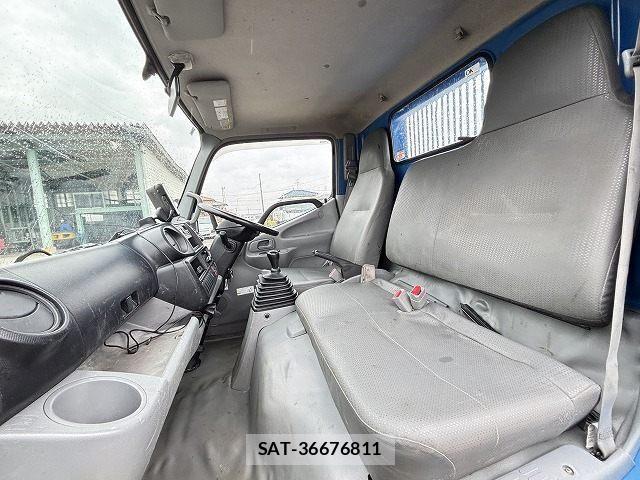 Hino DUTRO 2018-08 6263919-16