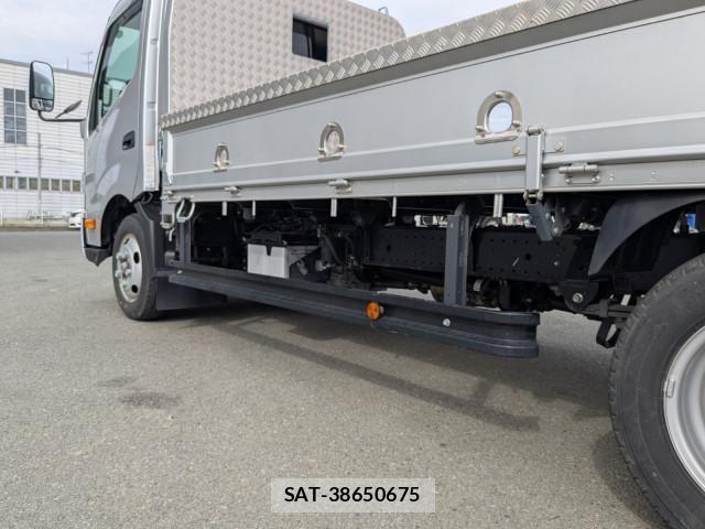 Hino DUTRO 2024-06 6263906-10