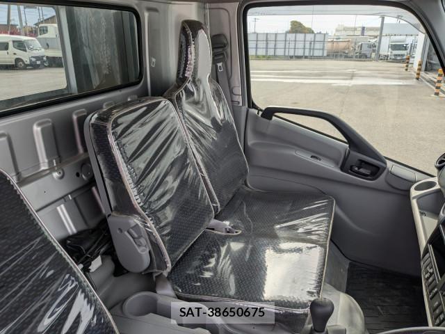 Hino DUTRO 2024-06 6263906-21
