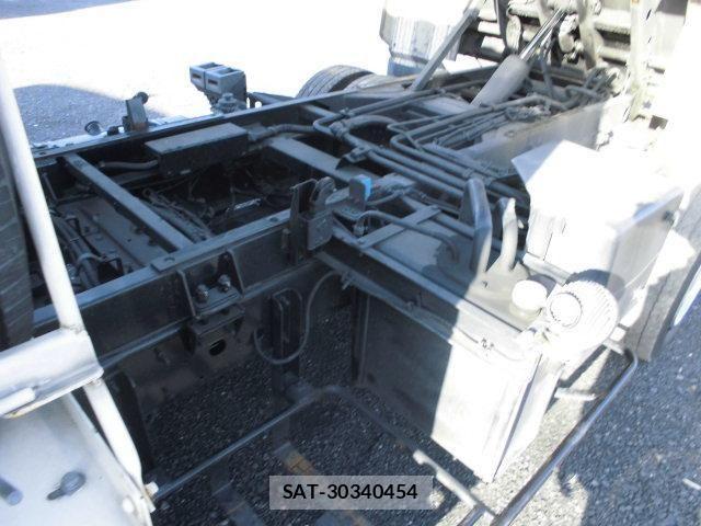 Hino DUTRO 2019-02 6263909-15