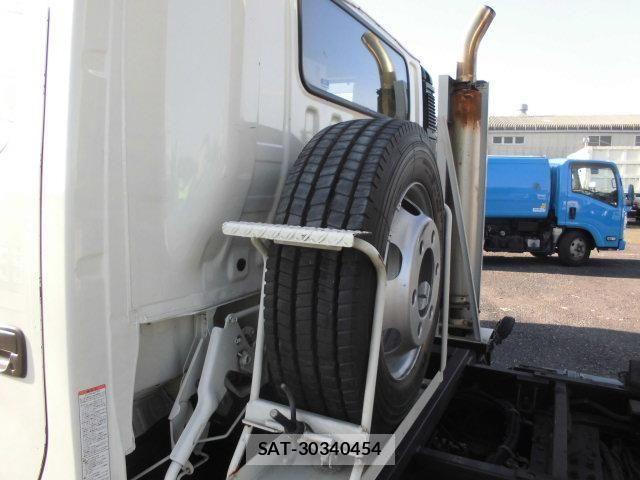 Hino DUTRO 2019-02 6263909-17