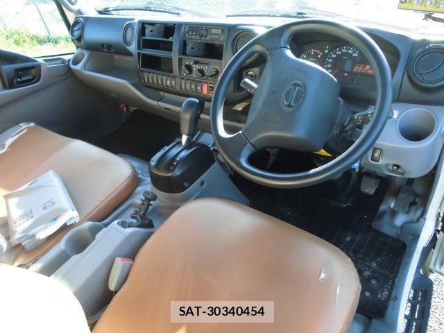 Hino DUTRO 2019-02 6263909-27