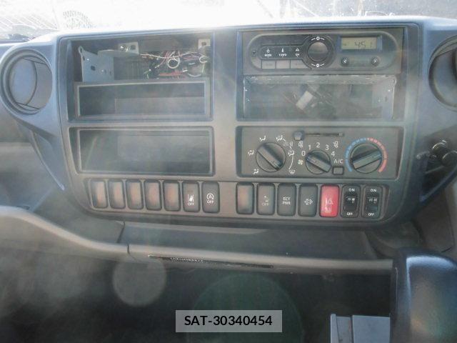 Hino DUTRO 2019-02 6263909-28
