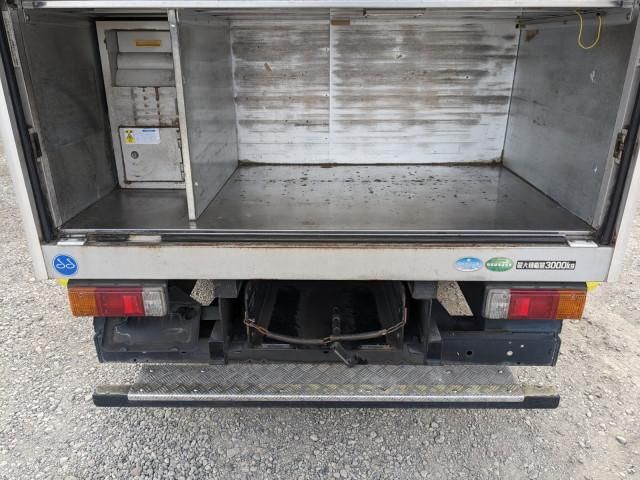 Hino DUTRO 2014-12 6274333-9