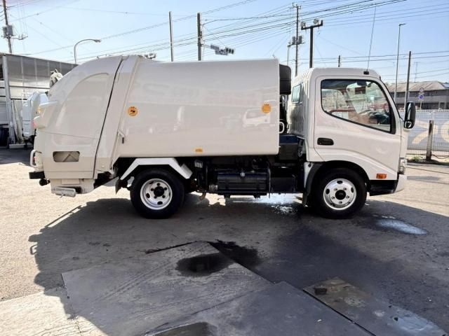 Hino DUTRO 2017-11 6270282-3