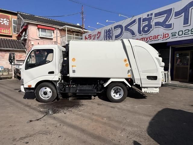 Hino DUTRO 2017-11 6270282-7