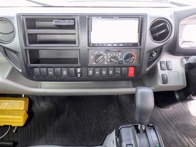 Hino DUTRO 2023-10 6274320-15