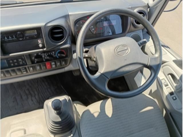 Hino DUTRO 2018-05 6274326-22