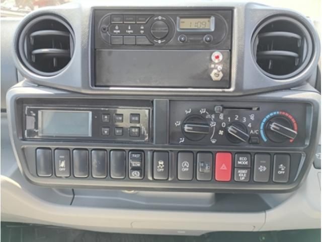 Hino DUTRO 2018-05 6274326-23