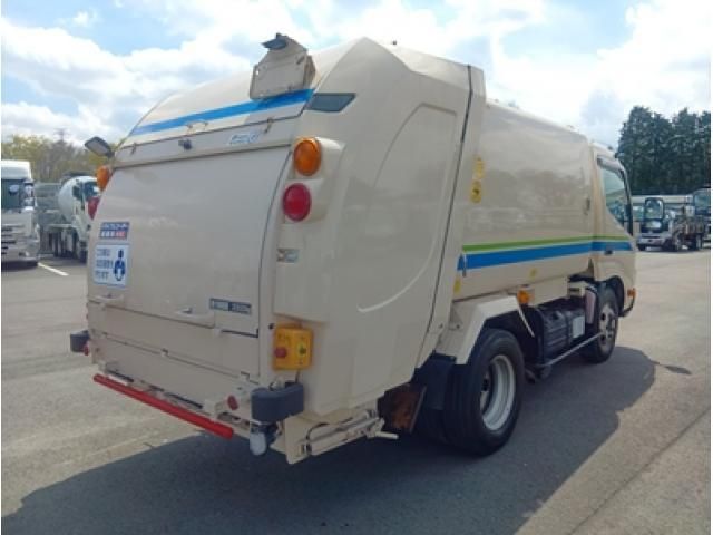 Hino DUTRO 2017-11 6274330-1