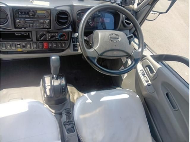 Hino DUTRO 2017-11 6274330-24