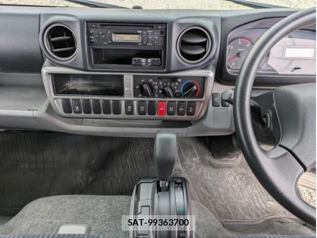 Hino DUTRO 2019-03 6303826-17