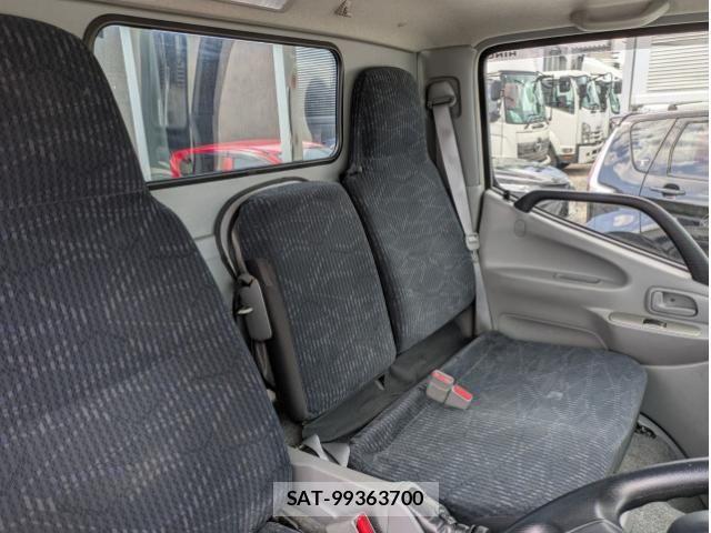 Hino DUTRO 2019-03 6303826-18