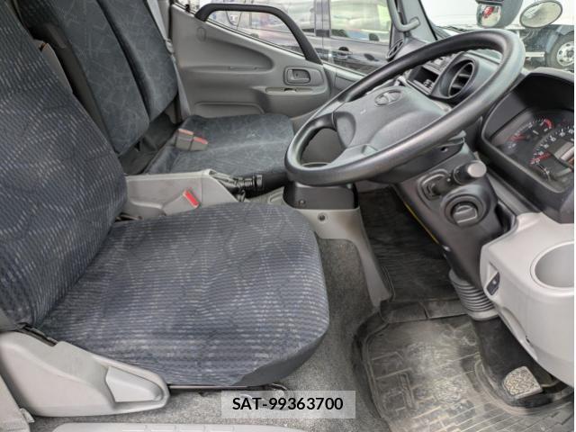 Hino DUTRO 2019-03 6303826-19