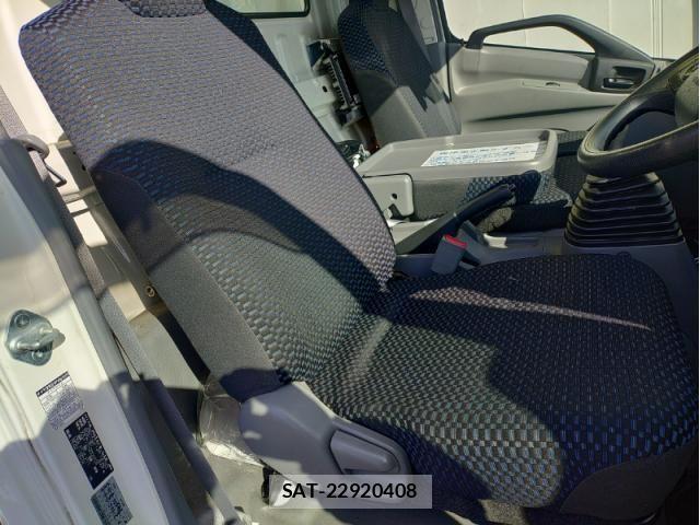 Hino DUTRO 2019-11 6497044-13
