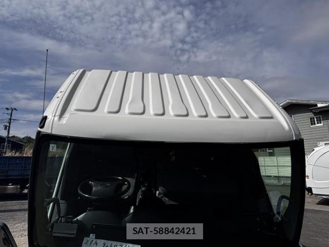 Hino DUTRO 2017-05 6525975-11