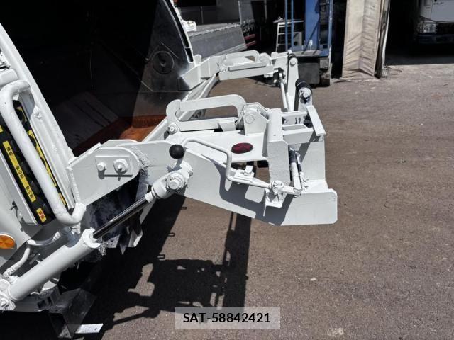 Hino DUTRO 2017-05 6525975-12