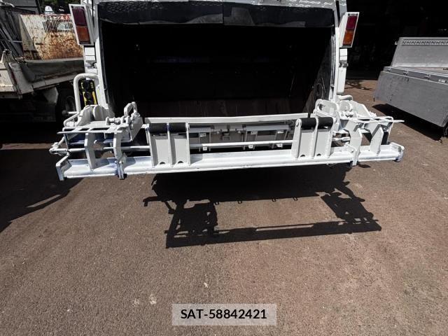Hino DUTRO 2017-05 6525975-13