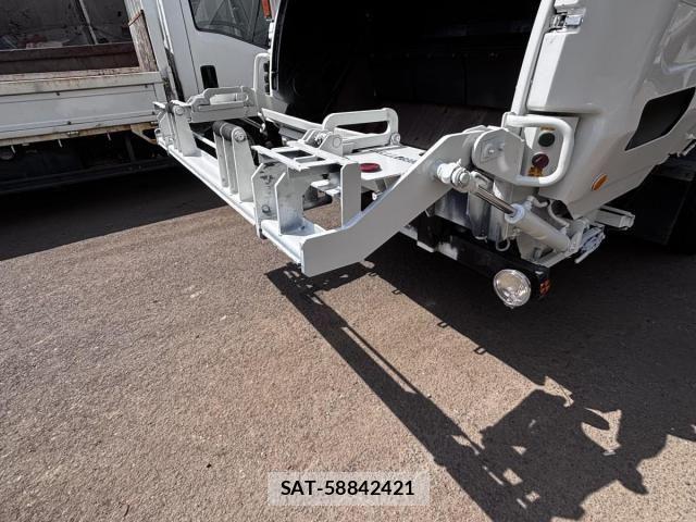 Hino DUTRO 2017-05 6525975-14