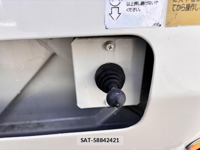Hino DUTRO 2017-05 6525975-16