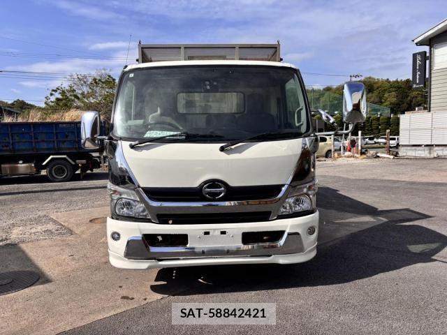 Hino DUTRO 2017-05 6525975-1