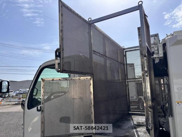 Hino DUTRO 2017-05 6525975-23