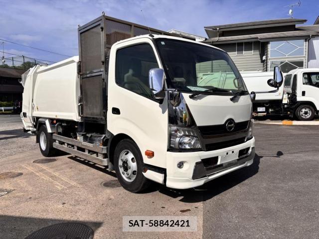 Hino DUTRO 2017-05 6525975-2