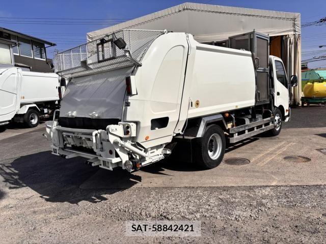 Hino DUTRO 2017-05 6525975-4