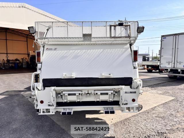 Hino DUTRO 2017-05 6525975-5