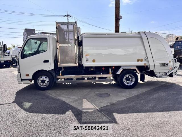 Hino DUTRO 2017-05 6525975-7