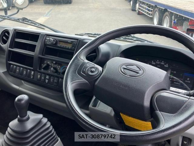 Hino DUTRO 2020-02 6525966-18