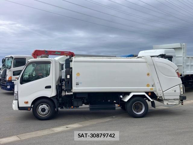 Hino DUTRO 2020-02 6525966-4