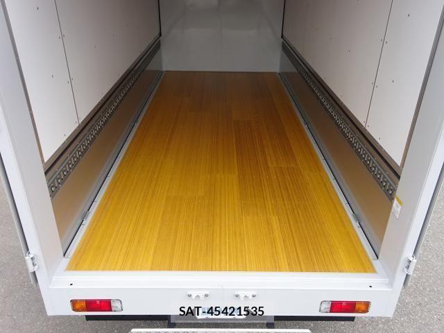 Hino DUTRO 2025-08 6525969-13