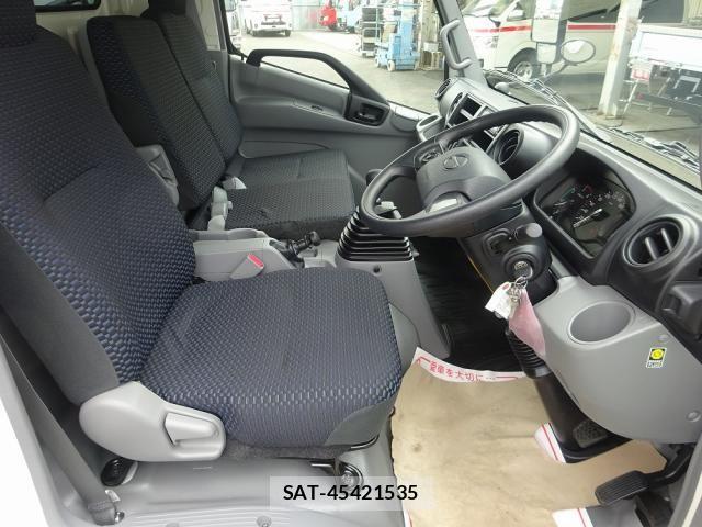 Hino DUTRO 2025-08 6525969-7