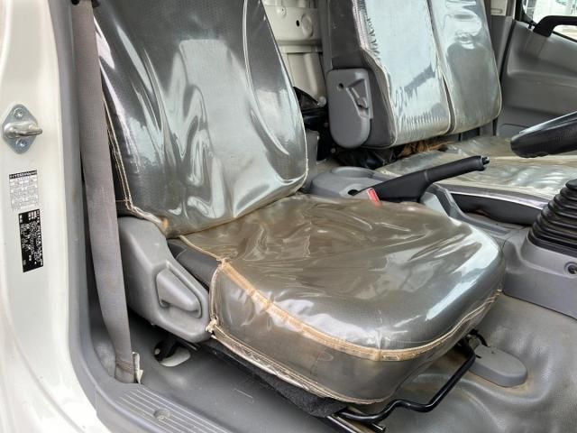 Hino DUTRO 2019-12 6530273-18