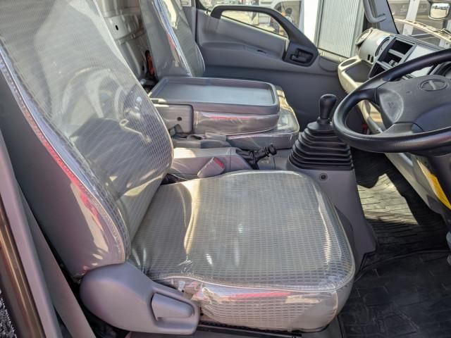 Hino DUTRO 2018-05 6596261-27
