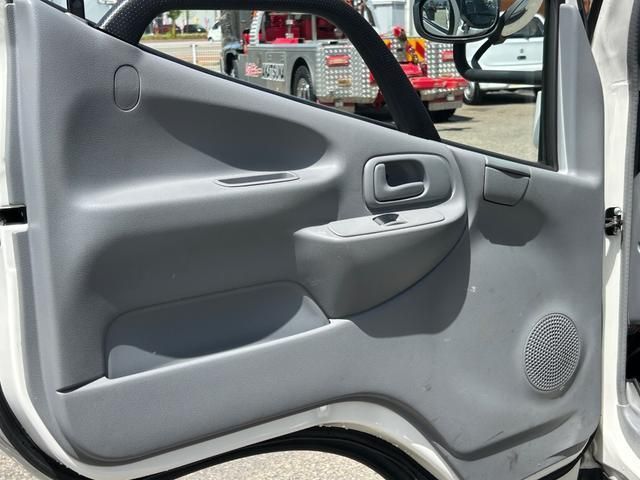 Hino DUTRO 2016-09 6596357-22