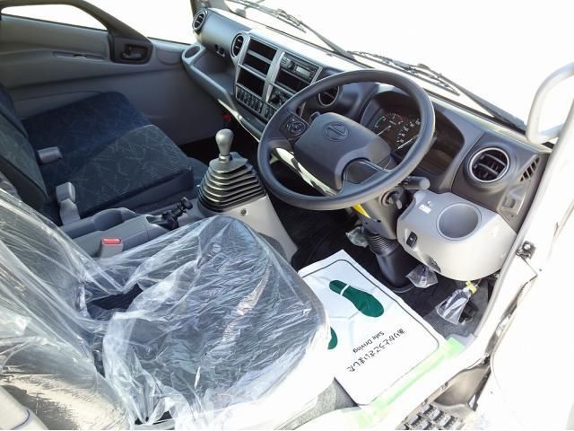 Hino DUTRO 2026-04 6596222-7