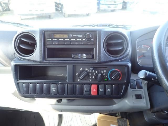 Hino DUTRO 2015-07 6596381-13