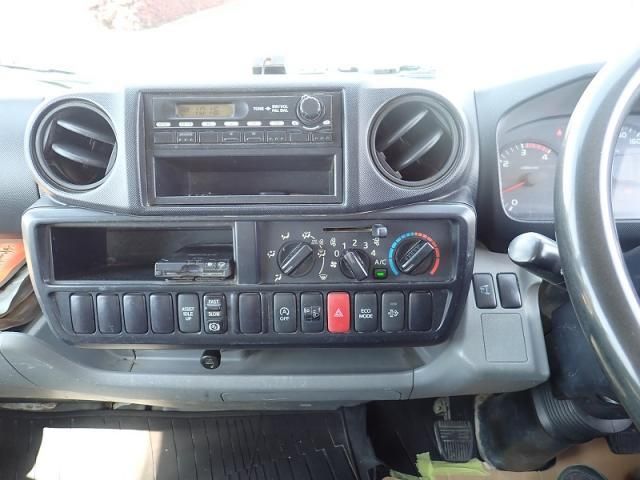 Hino DUTRO 2016-06 6596368-14