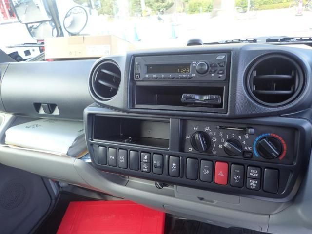 Hino DUTRO 2025-10 6596303-15