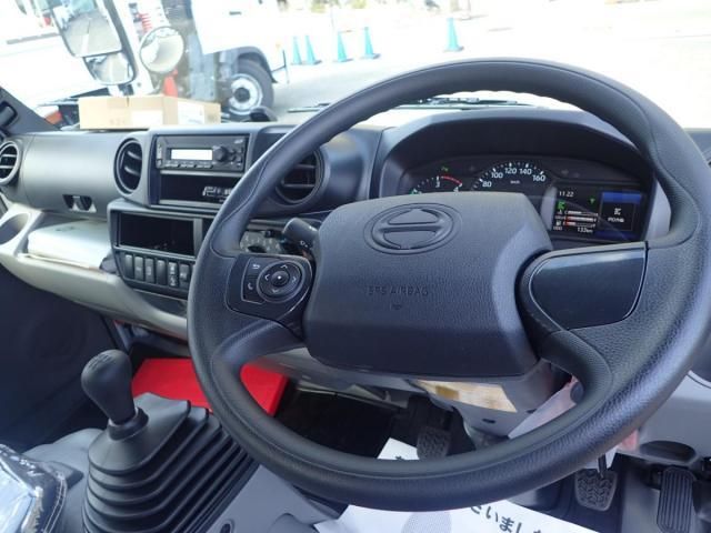 Hino DUTRO 2025-10 6596303-17