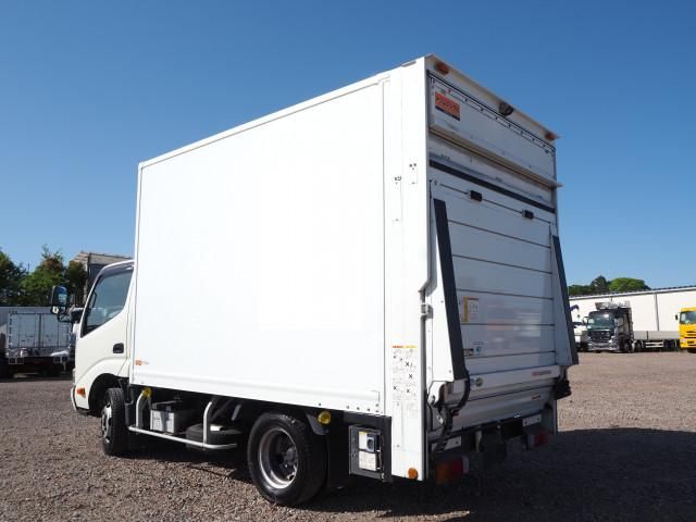 Hino DUTRO 2014-03 6596369-2