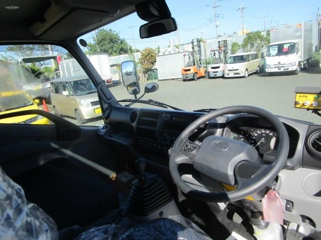 Hino DUTRO 2025-09 6596228-11